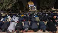 Yüzlerce Filistinli, Mescid-i Aksa'da Ramazan ayının ilk teravih namazını kıldı