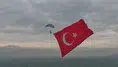 Gökyüzünde Türkiye rekoru : Özel Kuvvetler personeli 661 metrekarelik Türk bayrağıyla atladı