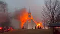 Kanada'da asırlık kilise yangında küle döndü