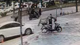 Batman'da motosiklet yayaya çarptı : O anlar kamerada
