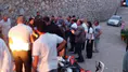 Sakarya'da sollama yapmak isteyen motosikletli istinat duvarından uçtu