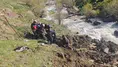 Hakkari'de bataklığa saplanan inek kurtarıldı
