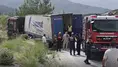 İzmir Tire'de tır kazası : Devrilen aracın altında kalan sürücü hayatını kaybetti