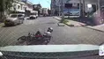 Batman'da motosikletin otomobile çarptığı kaza araç kamerasına yansıdı