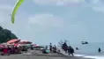 Düzce'de motorlu paraşüt kalabalığa daldı