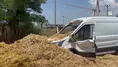 Aydın'da saman yüklü tır köprüye takıldı : Bir kişi yaralandı