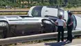 Bursa'da iki otomobil orta refüje saplandı : Araçlar bariyerlerin arasında sıkıştı