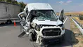 Servis minibüsü tıra çarptı: 1'i ağır 7 yaralı