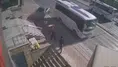 Kocaeli’de otomobil merdiven boşluğuna uçtu ! 2 kişi saniyelerle kurtuldu