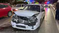 Uşak'ta bir araç, kırmızı ışıkta bekleyen otomobile çarptı : 1'i çocuk 3 yaralı