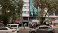 Otelin 6. katından otomobilin üstüne düşen kadın ağır yaralandı