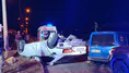 Hatay'da takla atan otomobil yol kenarındaki tır sürücülerine çarptı: 6 yaralı
