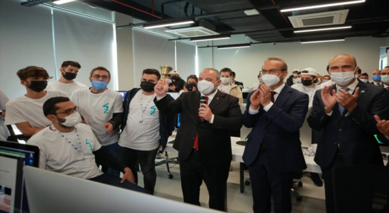 Yazılım okulu Ekol 42’nin mezunları büyük şirketlerde iş imkanı yakalıyor