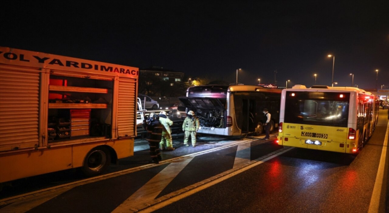 İncirli’de metrobüs yangını