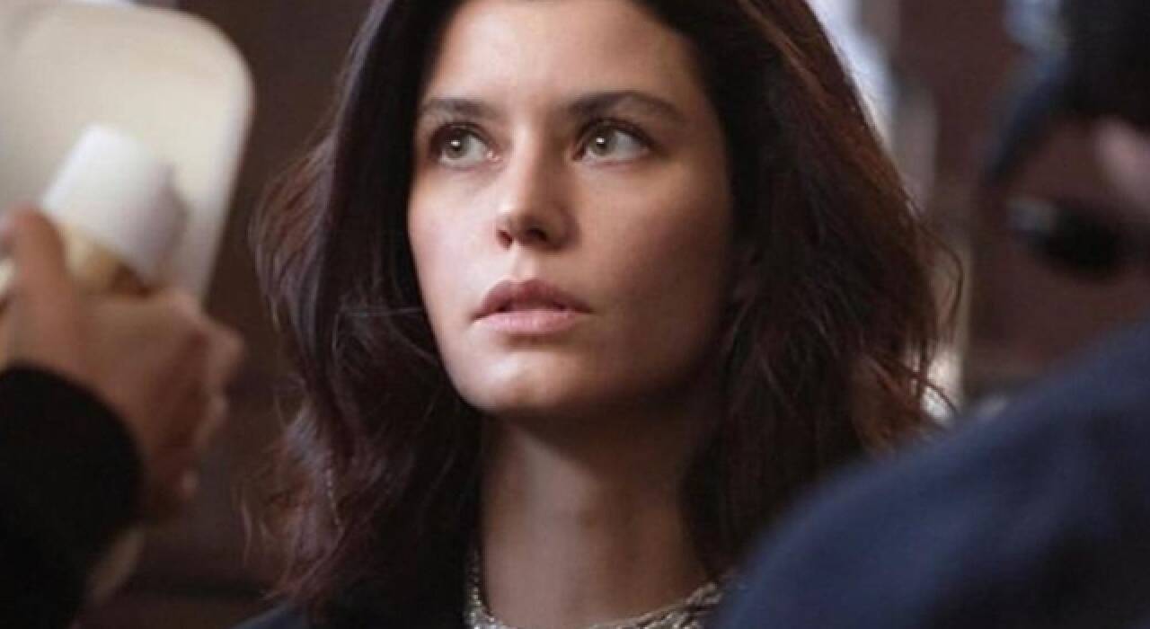 Beren Saat'ten Sezen Aksu' ya destek! Erdoğan’ın bugün Dilini koparırız demesine inanmak istemiyorum