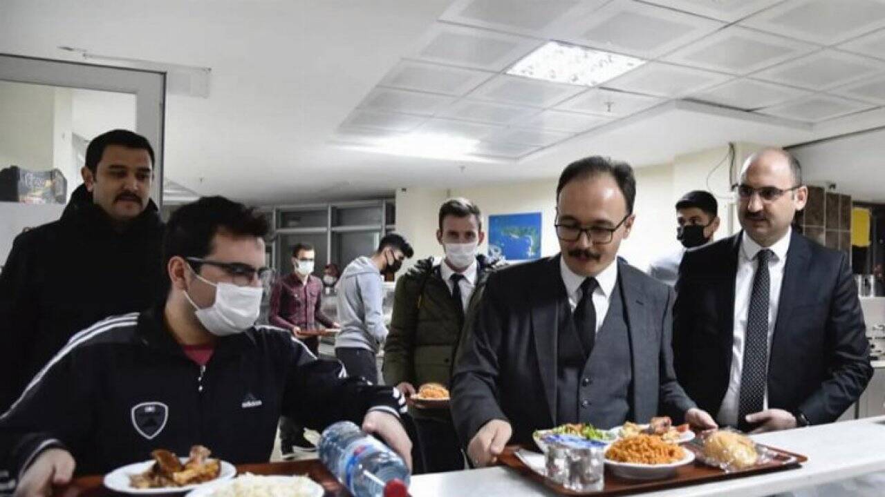 Bilecik Valisi Dr. Kızılkaya öğrenciler ile bir araya geldi
