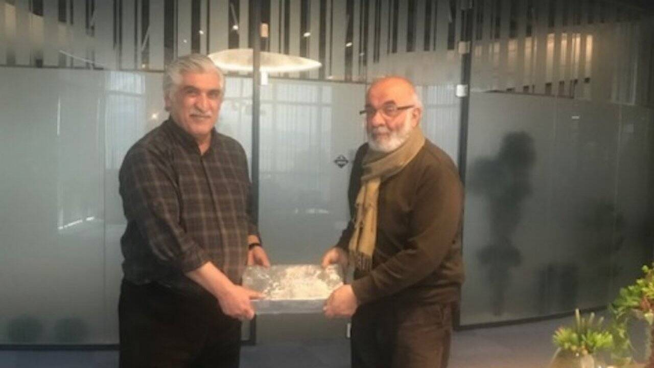 İpekli Dokunuşlar projesini mimarı Saffet Arslan, "Sokaktan Madalyaya Uzanan Eller" projesi