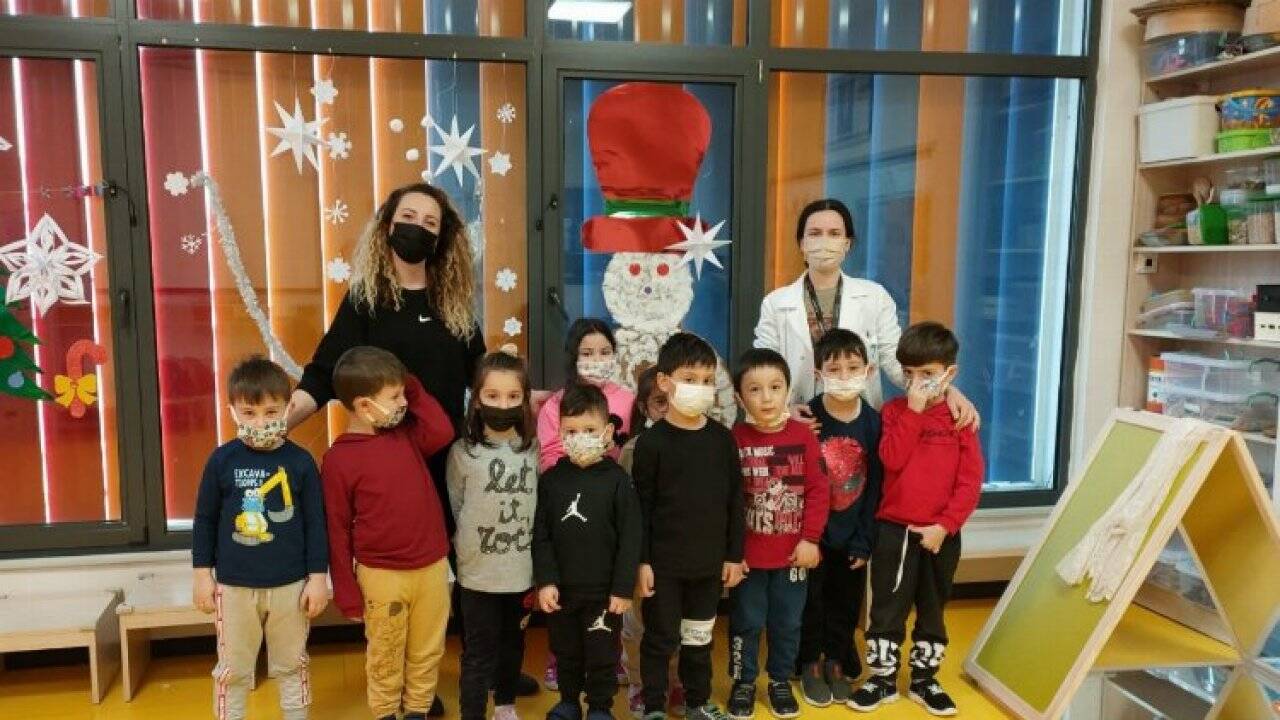Kocaeli İzmit Çınar Çocuk Evi’nde köpüren bardaklar deneyi