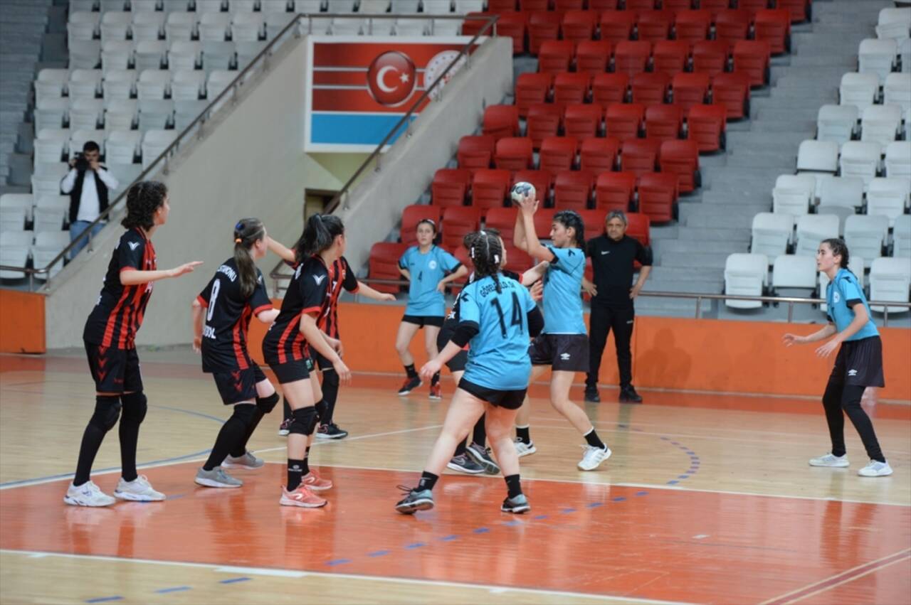 Hentbolda Küçük Kadınlar Türkiye final müsabakaları, Kahramanmaraş'ta başladı