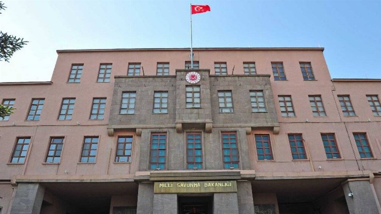 İstanbul Tuzla'da askeri alanda yangın söndürüldü
