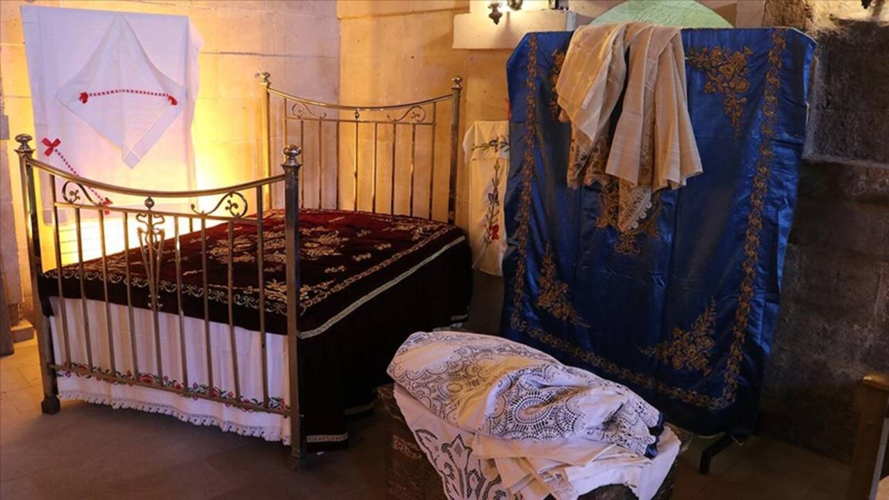 En eskisi 200 yıla kadar uzanan çeyizler gelecek kuşaklara aktarılacak