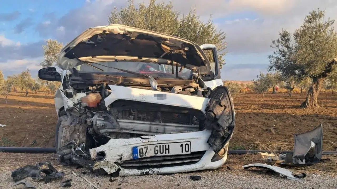 Kilis'te iki araç çarpıştı: 2'is ağır 3 yaralı