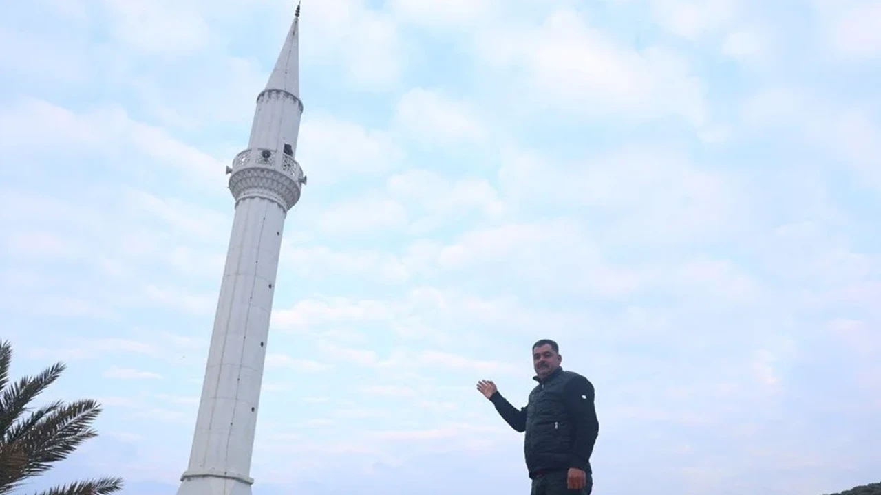Depremin yıktığı camiler minaresiz kaldı: Mahalle halkı yardım istedi