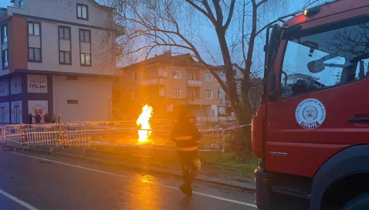 Kocaeli'de metan gazı yangını! Saatlerdir devam ediyor