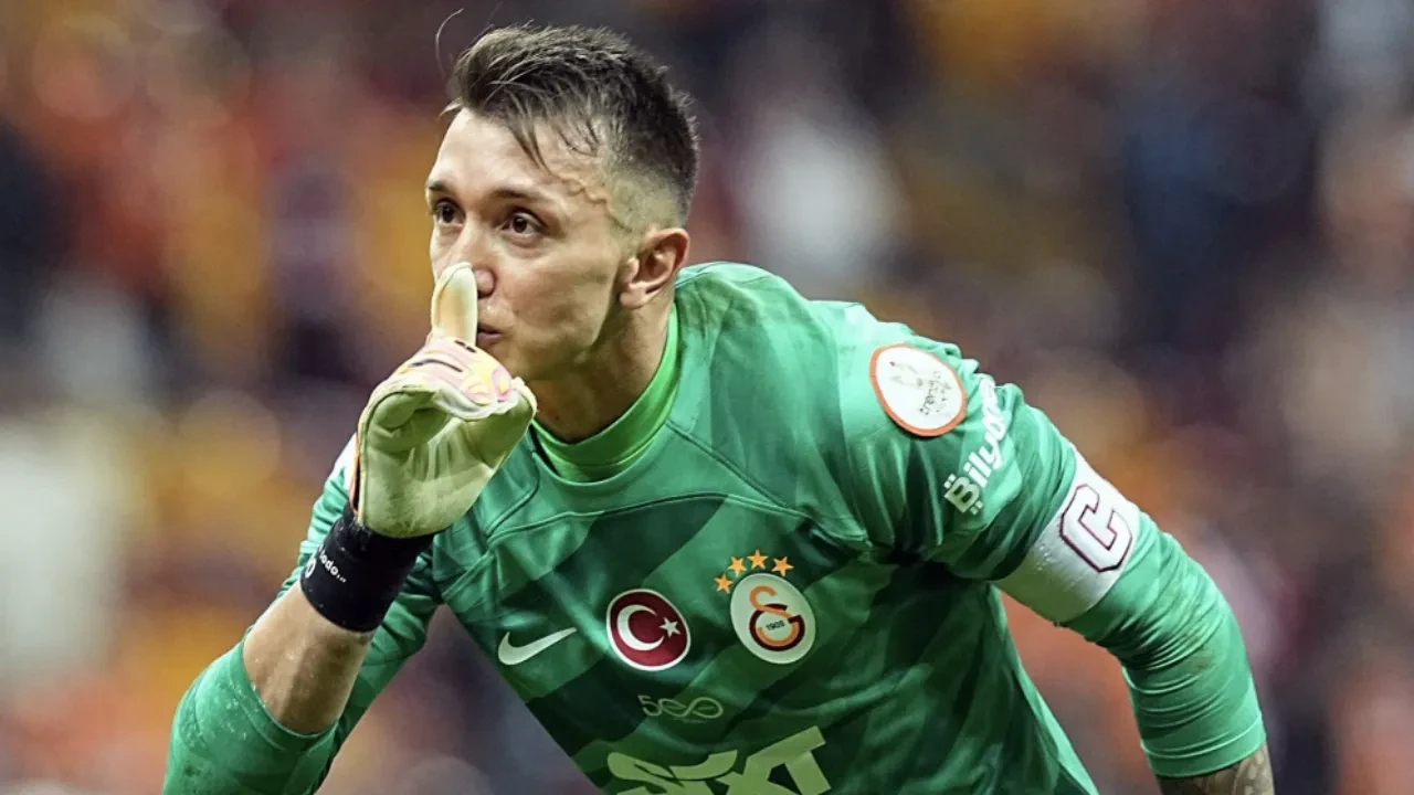 Fernando Muslera'dan AZ Alkmaar maçı sonra flaş açıklama! Bırakmamı mı istiyorsunuz?