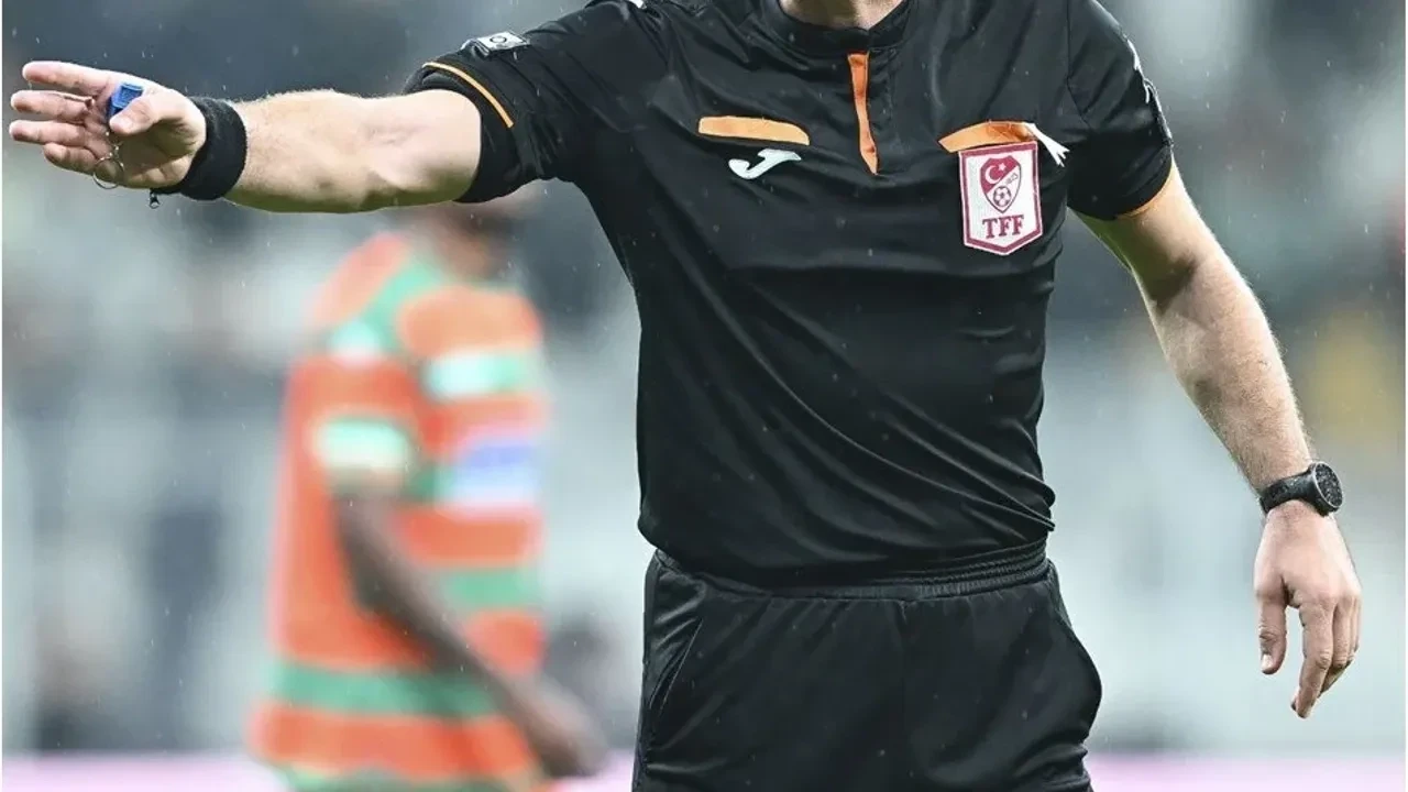 Süper Lig'de 24. haftanın hakemleri açıklandı! Beşiktaş-Trabzonspor maçını kim yönetecek?
