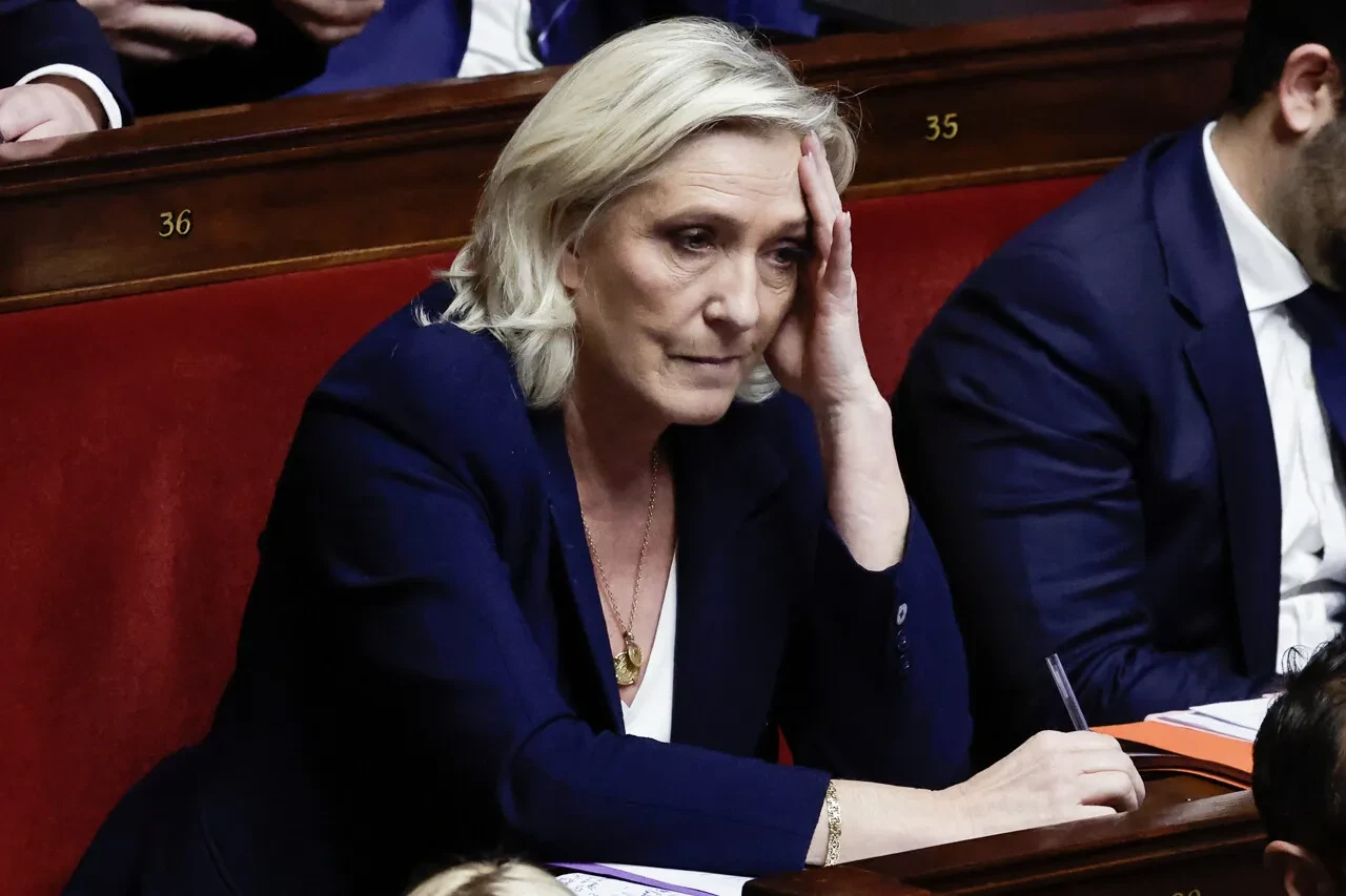 Fransa'da gözler anayasa konseyinde! Marine Le Pen' e siyasi yasak mı geliyor?