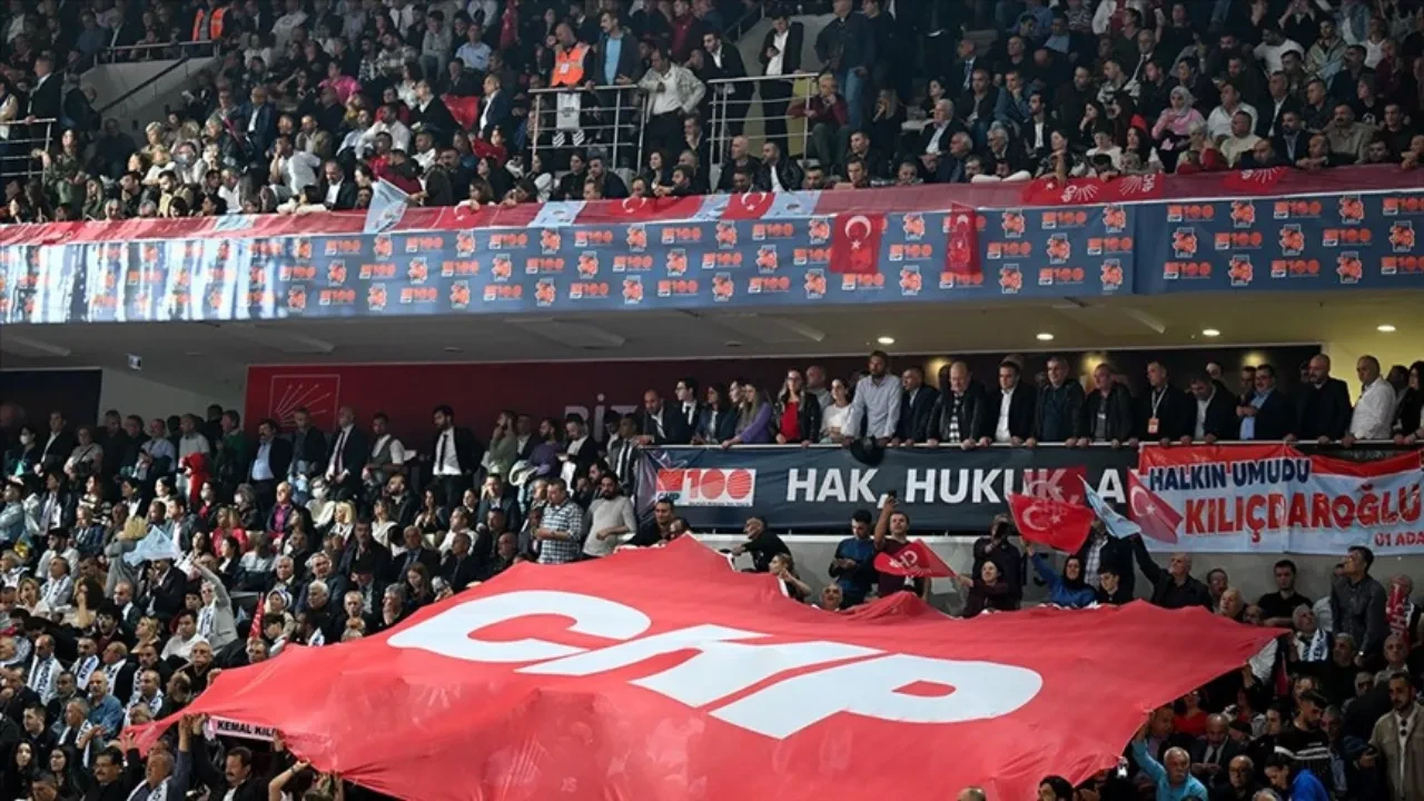 Lütfü Savaş başvuru yaptı: CHP'nin Olağanüstü Kurultay'ı iptal mi olacak?