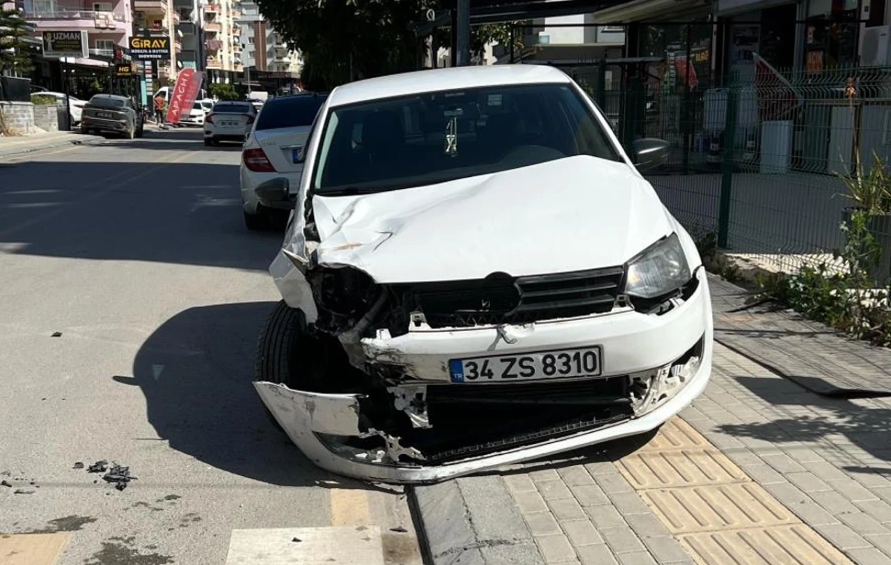 Mersin'de feci kaza: Motosiklet sürücüsü havada takla attı!