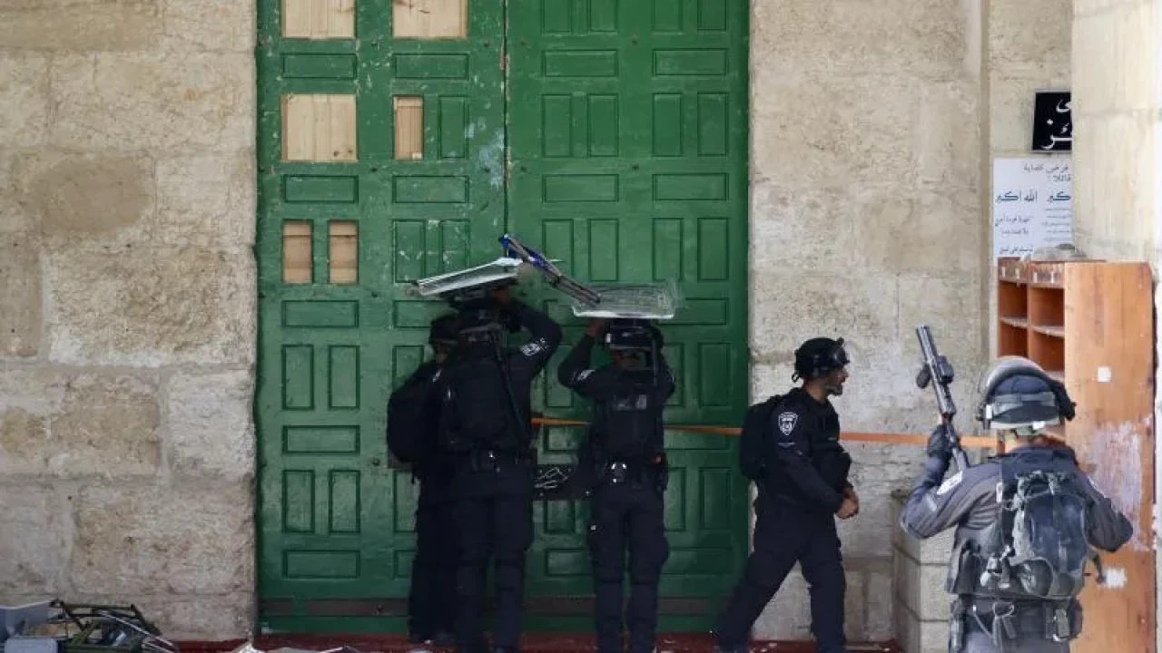 İsrail, Ramazan ayının üçüncü cumasında da Mescid-i Aksa’ya girişleri kısıtladı