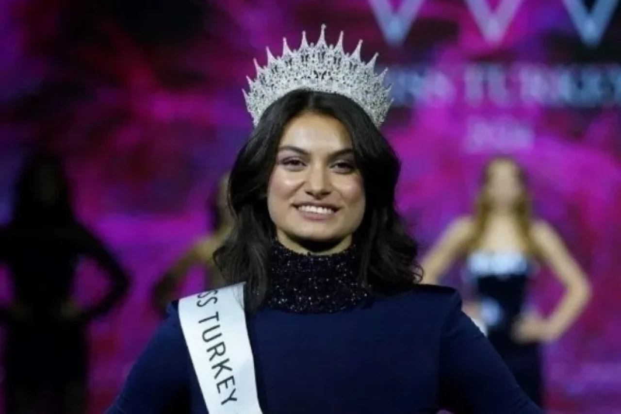 Miss Turkey ikincisi Cemre Üker'in tacı geri alındı