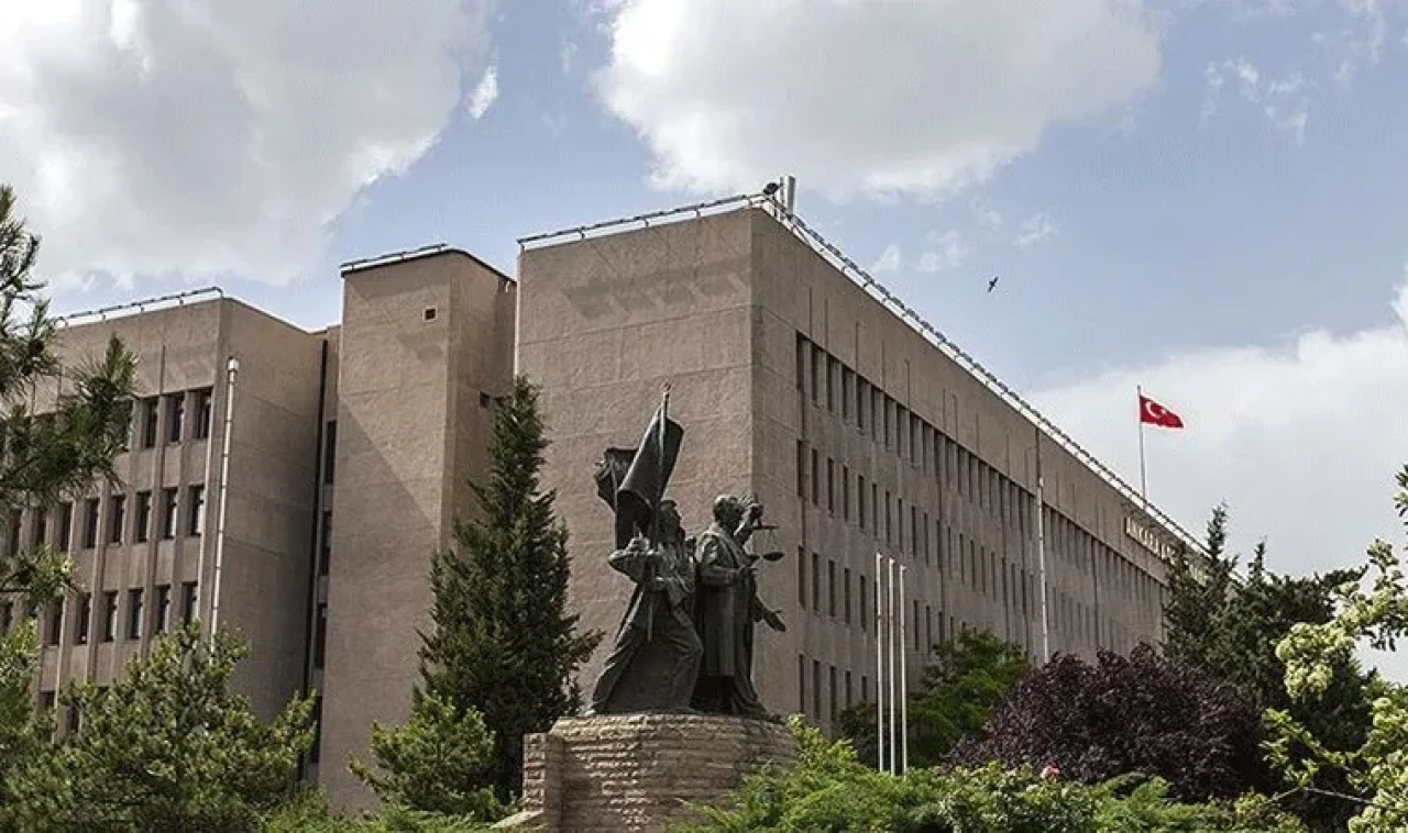 Ankara ve İzmir Barolarından valilik kararına karşı dava