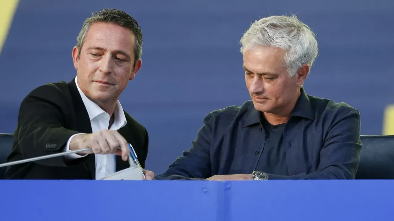 Fenerbahçe'de büyük operasyon! 8 futbolcu ile yollar ayrılıyor