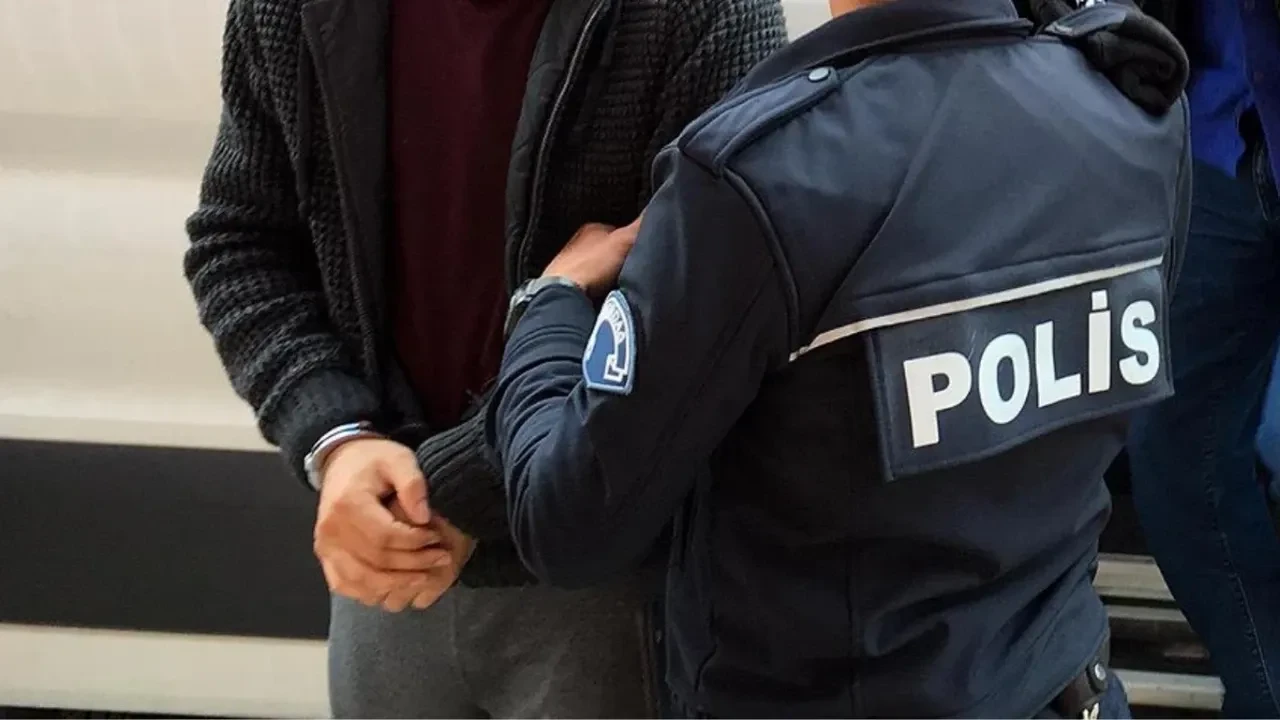İzinsiz gösterilerde Cumhurbaşkanına hakaret eden şüpheli tutuklandı