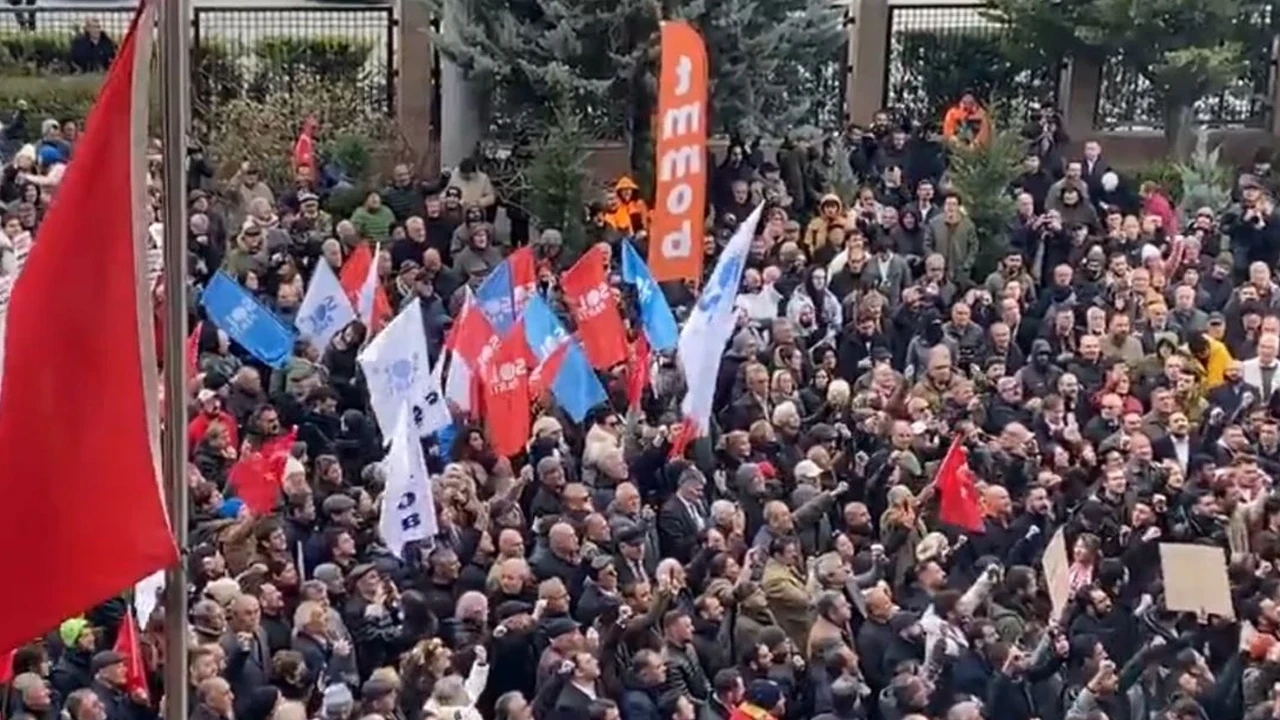 CHP Genel Merkezi'nde 'İmamoğlu' protestosuna katılım beklenenin altında kaldı