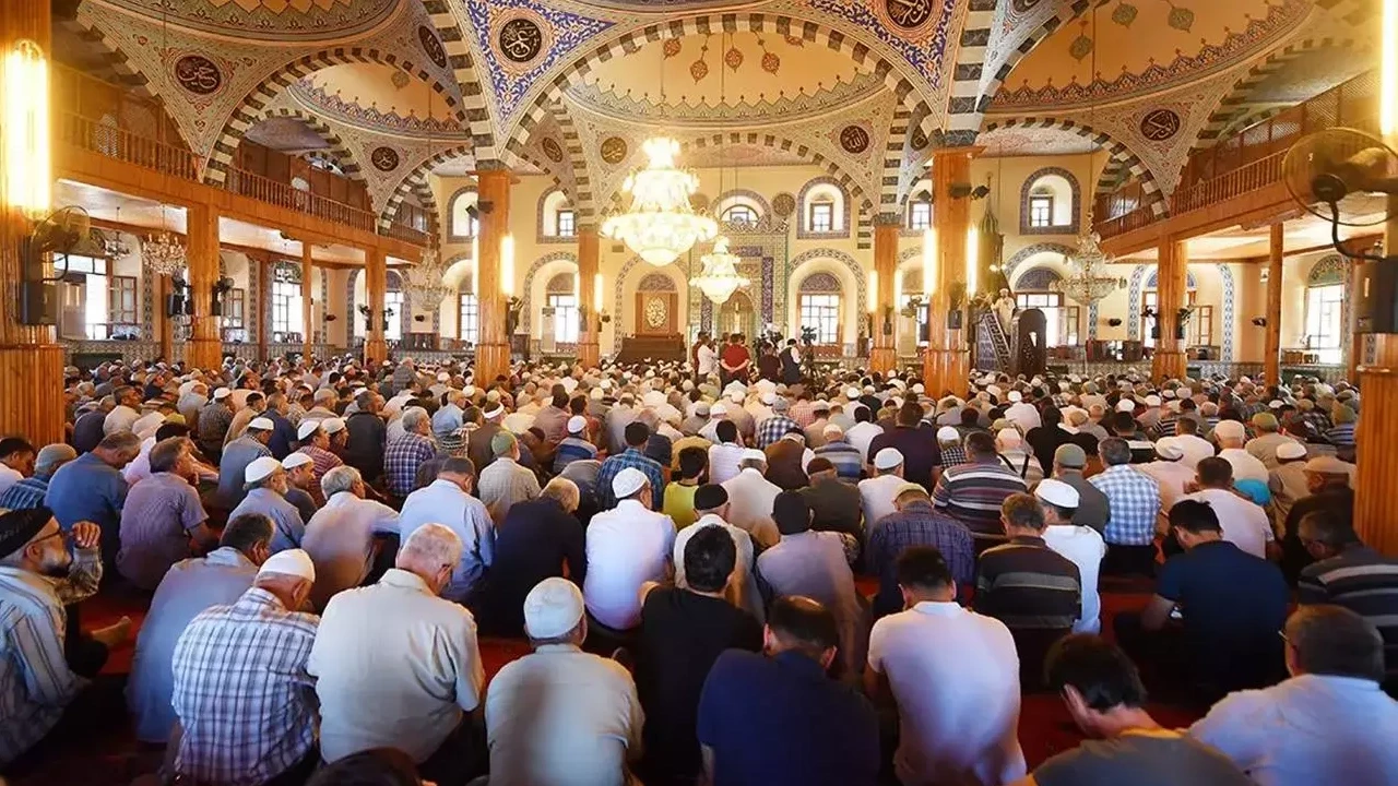 İl il teravih namaz saatleri: İstanbul, Ankara, İzmir ve tüm iller için imsakiye bilgileri