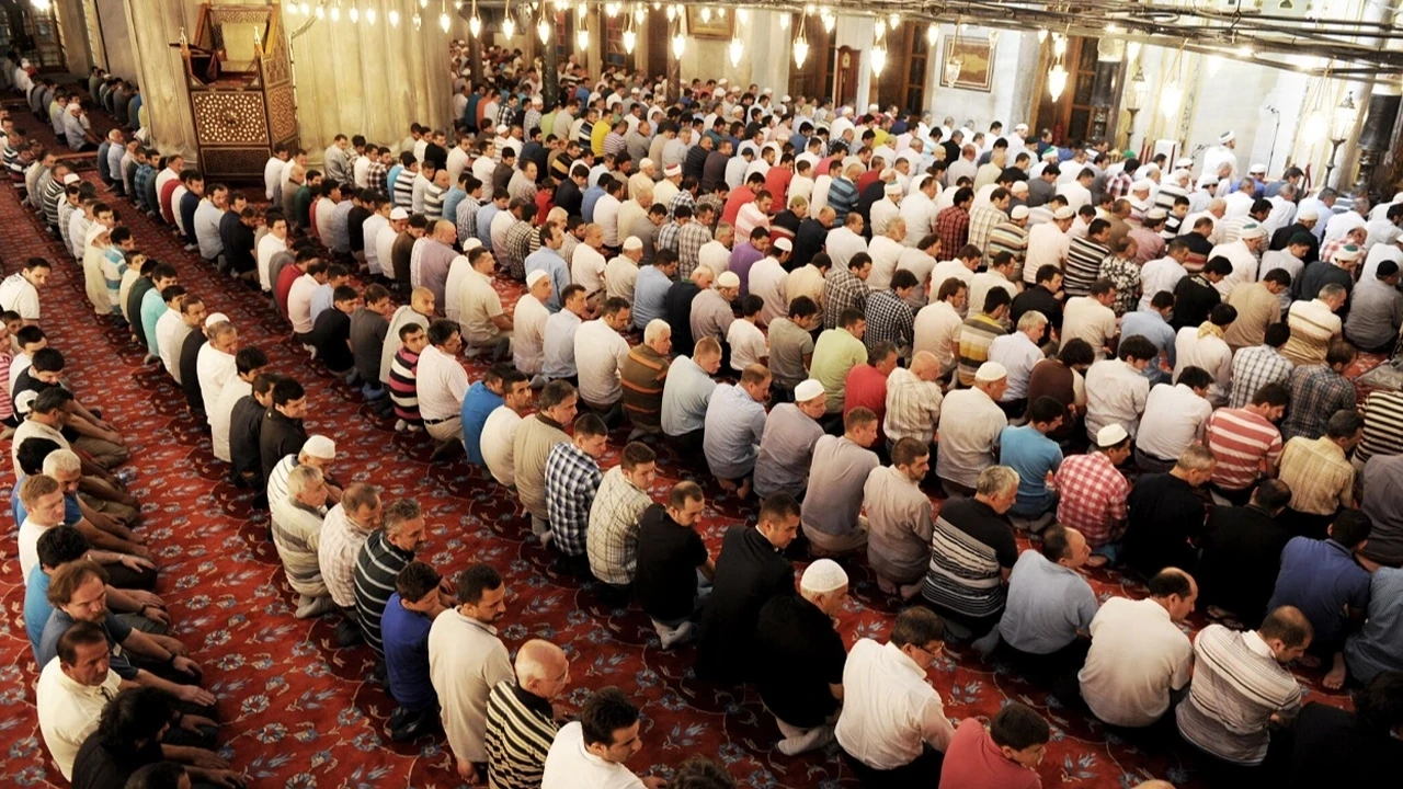 14 Mart İstanbul, Ankara, İzmir cuma namazı saati: Cuma namazı bugün saat kaçta kılınacak?