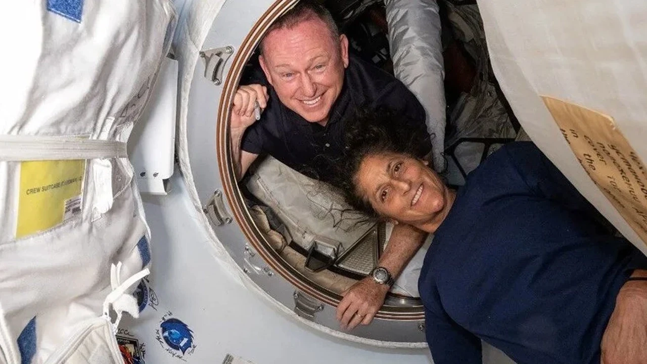 9 ay sonra uzaydan dönen astronotların sağlıkları için kritik süreç başladı: 'Bebek ayağı' riski nedir?