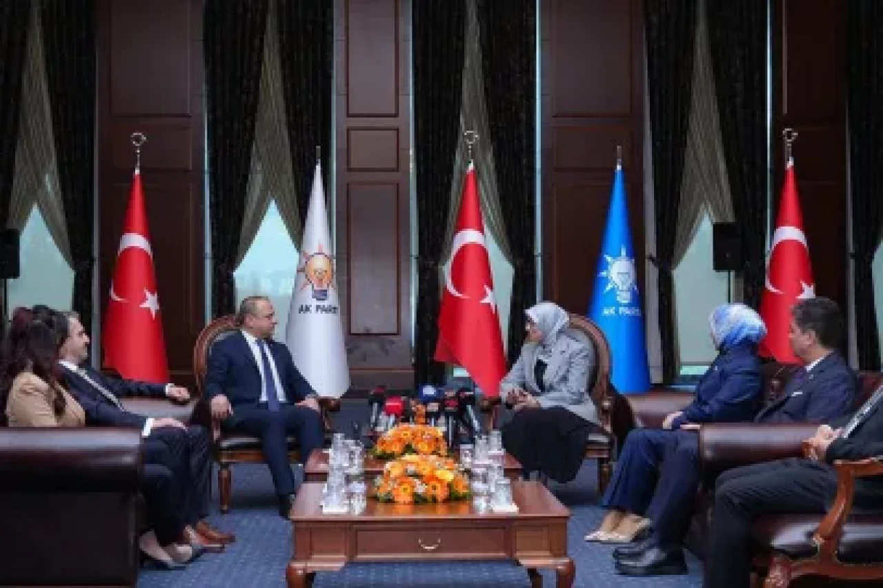 Siyasi partiler bayramlaşmak için bir araya geldi