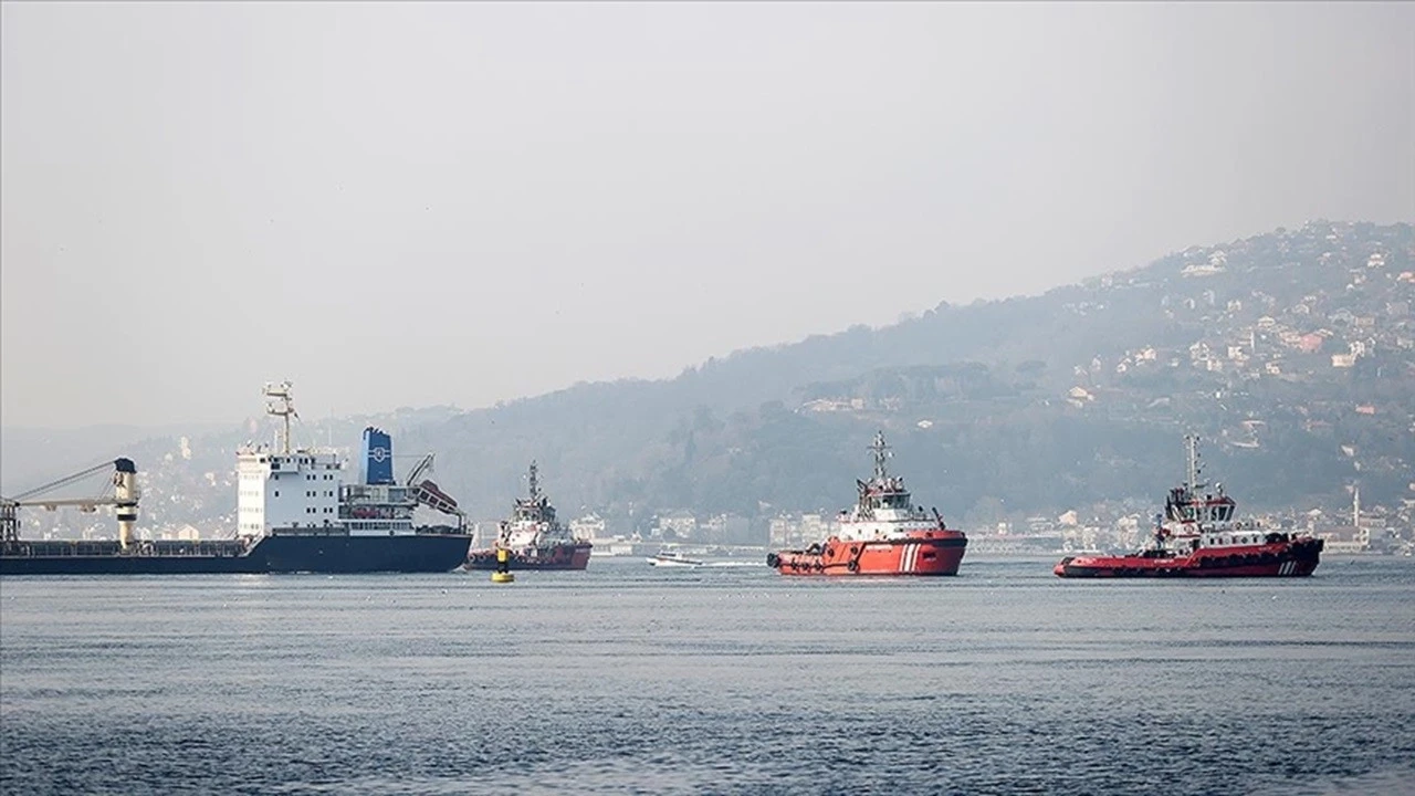 İstanbul Boğazı'nda gemi trafiği askıya alındı!