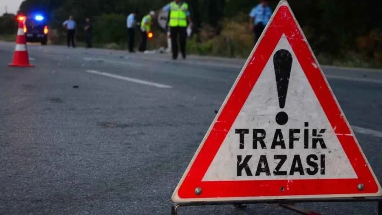 Hakkari'de feci kaza: Otomobil direğe çarptı, 1 ölü, 3 yaralı!