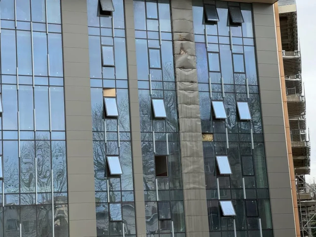 İstanbul'da 35 yıldır inşaatı devam eden rezidansta yangın