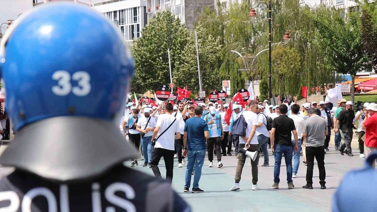 İzmir'de 5 gün süreyle toplantı, gösteri ve basın açıklaması yasaklandı