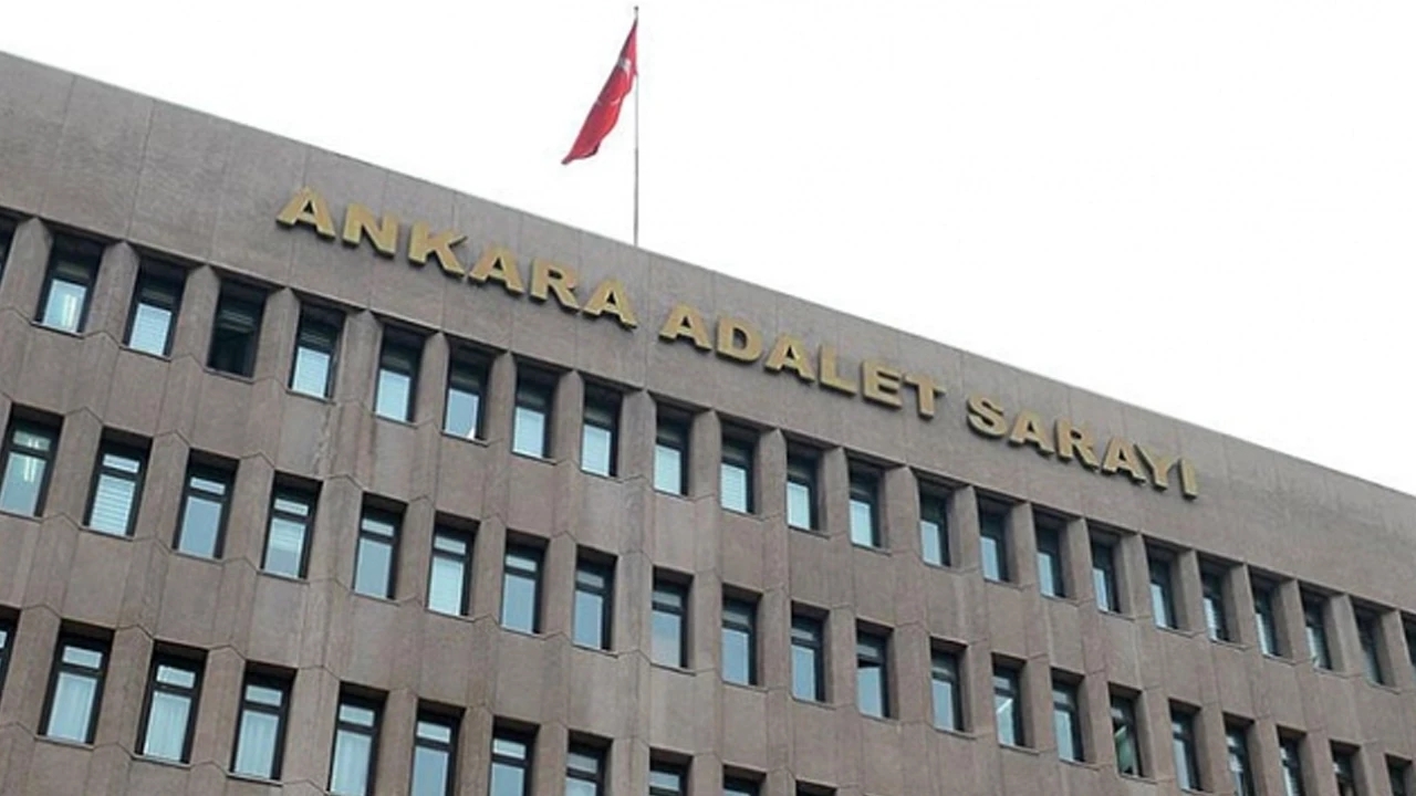 Adliye önünde kavga: İki aile birbirine girdi