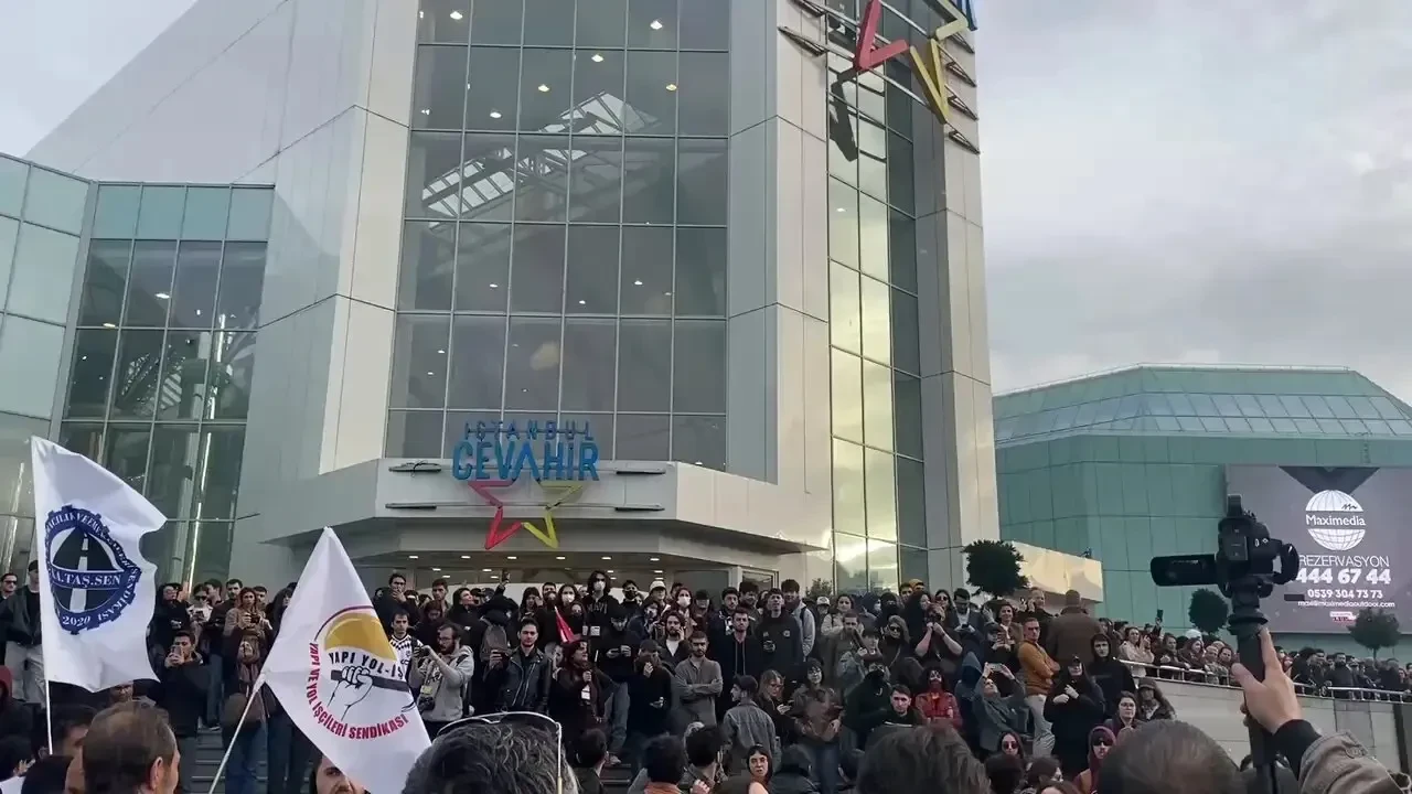 İstanbul Barosu: Cevahir AVM'de 3'ü avukat 100 kişi gözaltına alındı!
