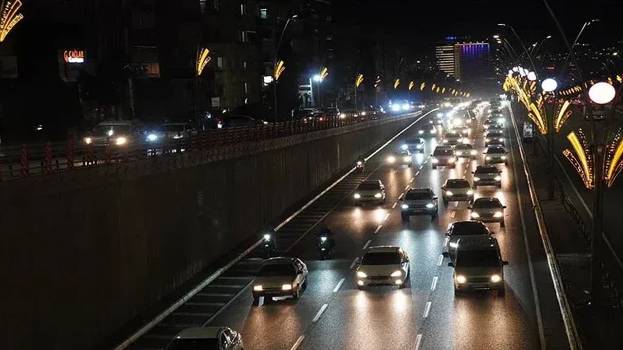 Trafikte beyaz far yasaklandı! Bakanlıktan açıklama geldi